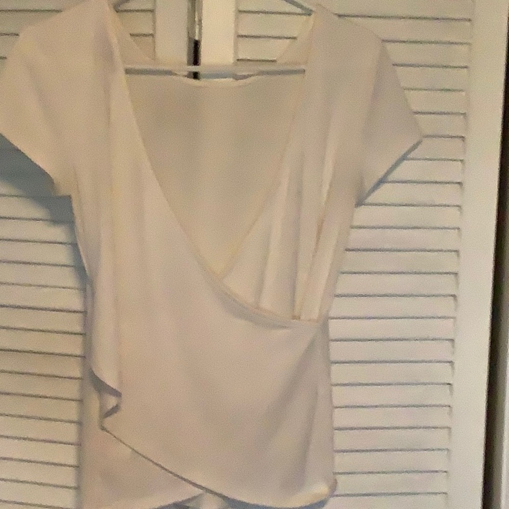 🌷White Criss Cross Top🌷